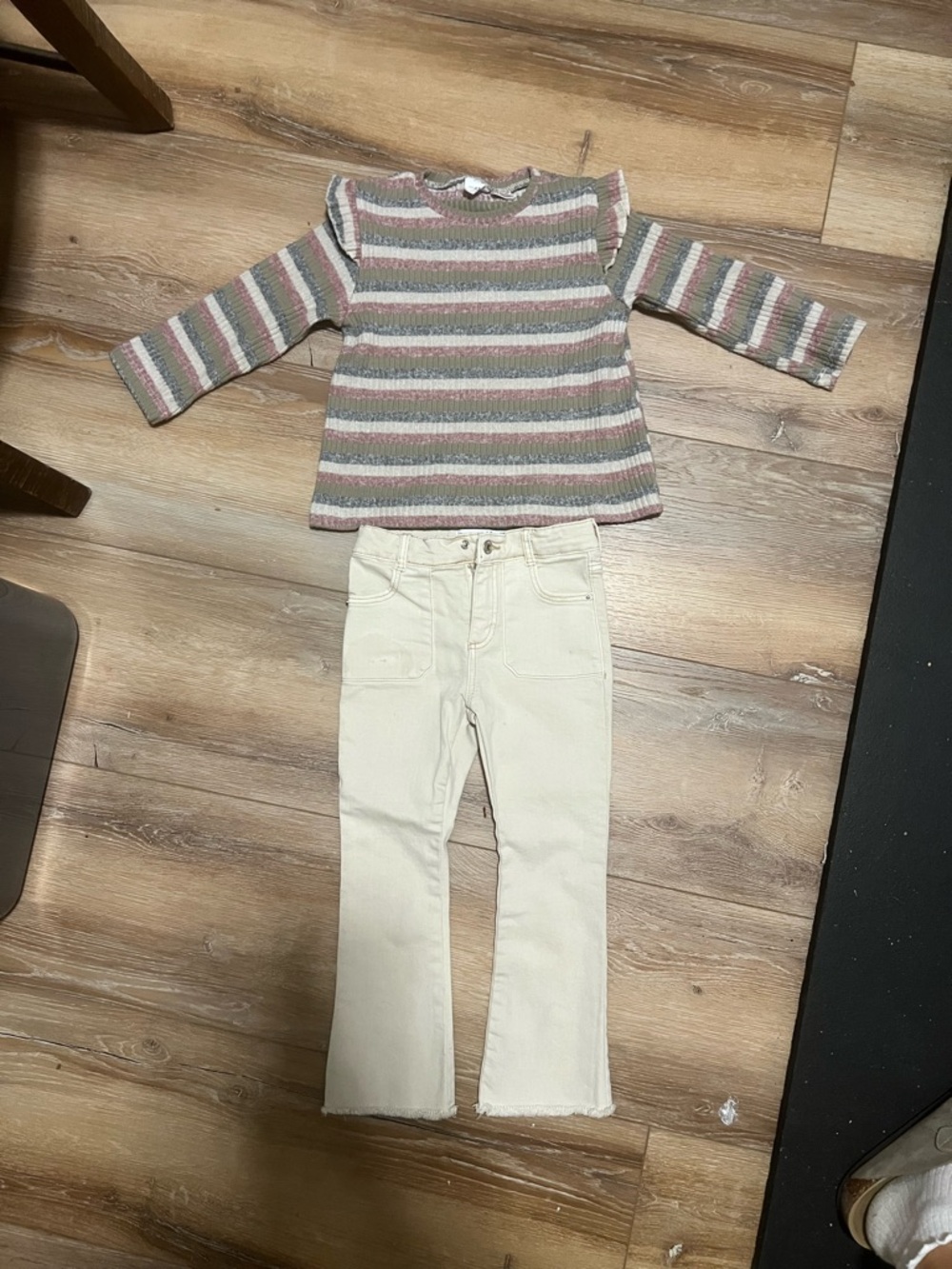 Zara 4-5 Striped Knit Ruffle Shoulder Sweater Top with Zara Cream jeans 4-5